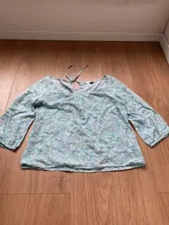 花柄プルオーバーブラウス
