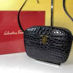 フェラガモ 美品 黒 型押し クロコ ヴァラ ヴィンテージ ショルダーバッグ