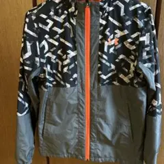 Under Armourウィンドブレーカー YXL