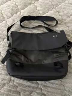 CIE ブラック ショルダーバッグ