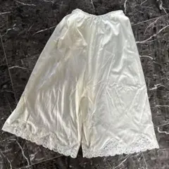 オフホワイト　キュロットペチコート