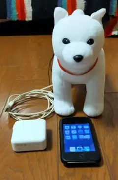 iPhone 3G 初代日本版 8GB blackとソフトバンク犬型スピーカー