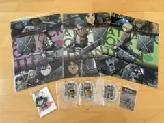 進撃の巨人　クリアファイル　ピンバッジ　等　8点セット