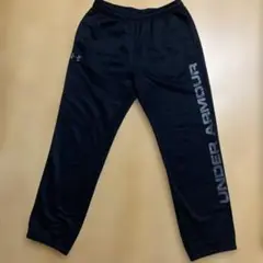 UNDER ARMOUR ブラックスウェットパンツ