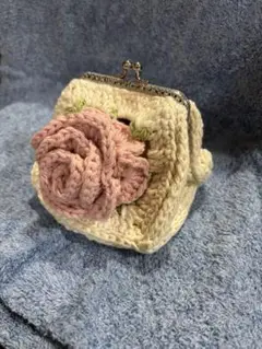 編み物がま口財布 ピンクのバラ付き
