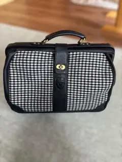 Item thumbnail for item 3864254c-9b6a-4a6b-8f2d-6d9d3d3b2305