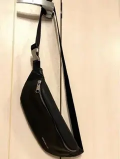 カルバンクライン　メンズ　ボディバッグ　ブラック　レザー　ロゴ