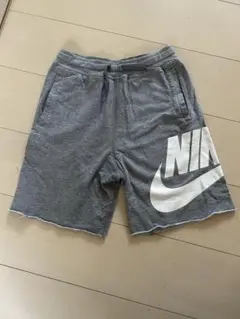 NIKE グレー ハーフパンツ　150センチ相当