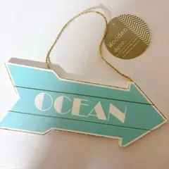 【新品・未使用】木製ウォールデコ 矢印 OCEAN ライトブルー　可愛い❤︎