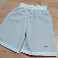 916【NIKE】ハーフパンツリバーシブル　ワンポイント刺繍ロゴ　赤/ホワイト