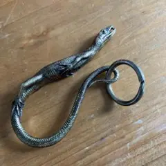 真鍮カナヘビキーリング
