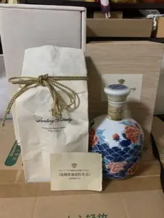 サントリー ウイスキー有田焼 藍錦青海牡丹陶器ボトル700ml 箱付き