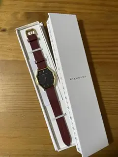 Lia Kulea 8角形文字盤革ベルト腕時計