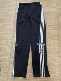 adidas スナップボタン パンツ