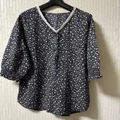 小花模様の5部そでブラウス (新品未使用品)