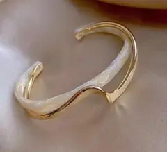 134 バングル ゴールド18k ホワイト ファイア オパール 金属アレルギー