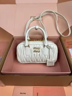 miu miu ホワイト ショルダーバッグ