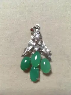 翡翠ペンダントヘッド