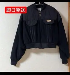 adidasアディダス　レディースブラックジャンパー　ショート丈