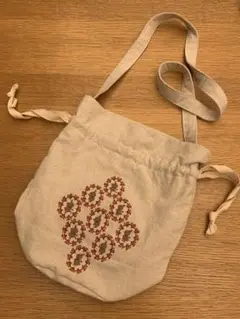 ムーミン　ミー　刺繍デザイン ベージュポシェット