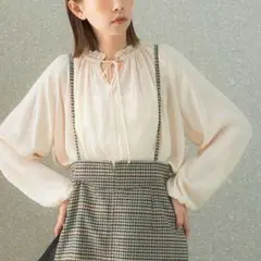 アーバンリサーチ ロッソ　前後2WAYネックフリルブラウス　長袖　アイボリー