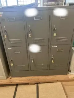 グレーのロッカー 鍵付き