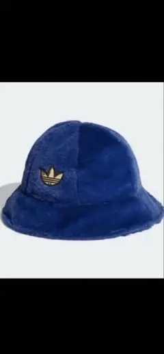 adidas フェイクファーバケットハット ブルー