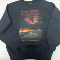 ストレンジャーシングス GU スウェット コラボ ブラック