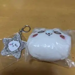 白い顔のキャラクター＆星型キーホルダー