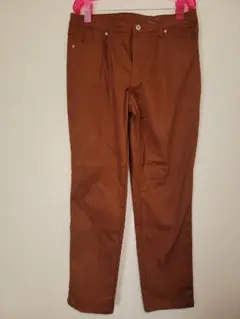 ベルーナ　スリムストレート美脚パンツ