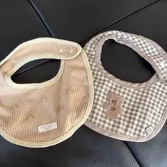 アプレレクール　ベージュ系　レインボー　クマ　刺繍スタイ 2枚セット