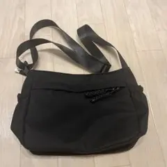 黒　小型ショルダーバッグ