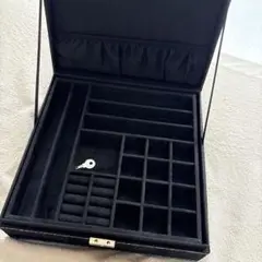 ブラック　アクセサリーケース