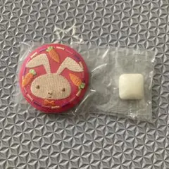 クレヨンしんちゃん　刺繍缶バッジ　ねねちゃん　うさぎ