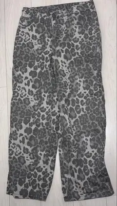 ヒョウ柄カジュアルデニムパンツ グレー