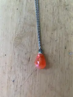 オレンジ涙型ペンダントネックレス