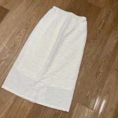 美品　アース　ホワイト 波状テクスチャー タイトスカート
