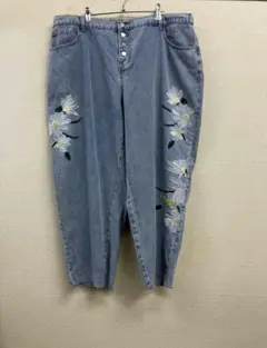シーインカーブ フラワー刺繍ボタンフライライトブルーデニムパンツ 4XL