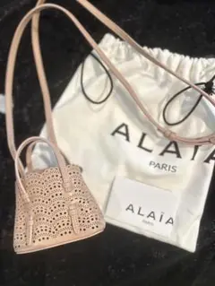 ALAÏA レーザーカット　ホワイトバッグ　MINA20 mois Alaïa | Mina 20 vienne vague white leather tote bag | Savannahs