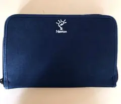 Newtonロゴ入りケース、バッグ