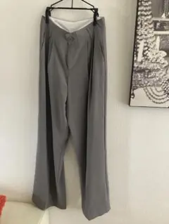 グレー ワイドパンツ