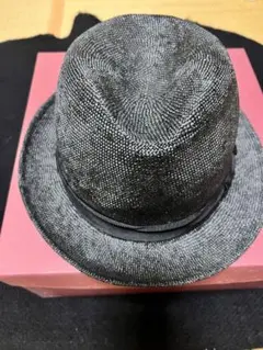 ハイドアンドシーク　ハット