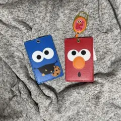 エルモとクッキーモンスターのパスケースセット