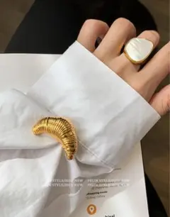 クロワッサン 牛角パン　ゴールド シェル形状 ブローチ　3c m*1.5 cm