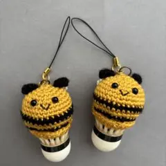 バドミントンシャトル　キーホルダー　ハンドメイド　編みぐるみ　ミツバチ　2個