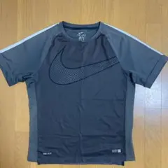 Nike ダークグレー ショートスリーブシャツ