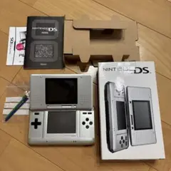NintendoDS本体シルバー　箱入り　説明書　ペン　コード　かなり美品