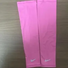 Nike ピンク アームカバー スウッシュロゴ