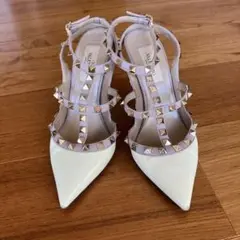 Valentino ロックスタッズ エナメル アンクルストラップパンプス