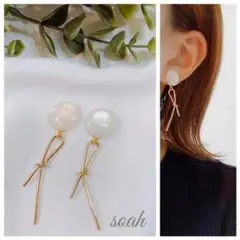 262＊シェル ホワイト りぼんノットピアス